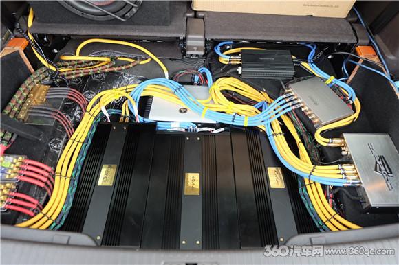 在这个歌航小盒子的带领下这伙音响拿了MECA合肥站最高组别冠军