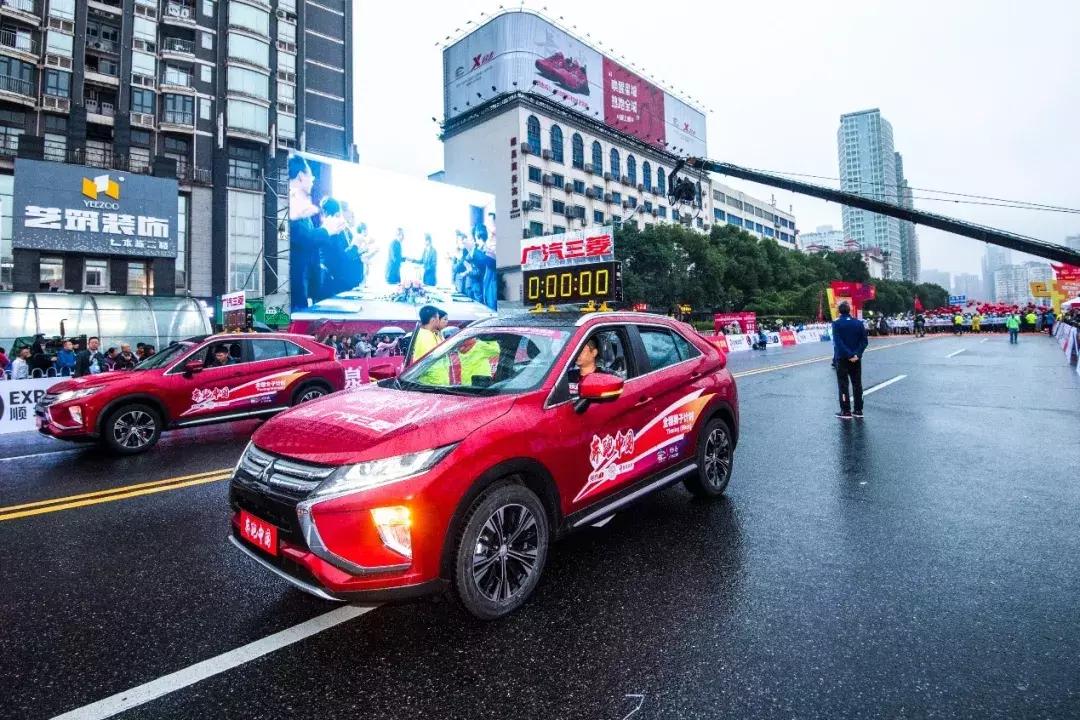 潮流奕歌保驾护航，我们是这样跑过2018长沙马拉松的