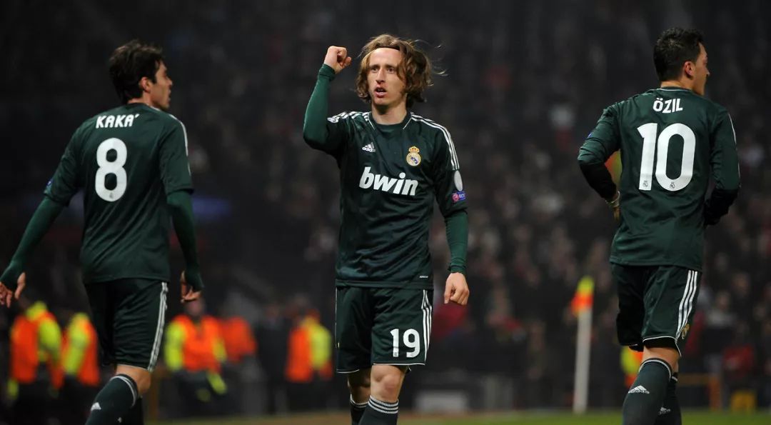 尤文c罗回曼联比赛,c罗凌空斩弑旧主曼联逆转尤文