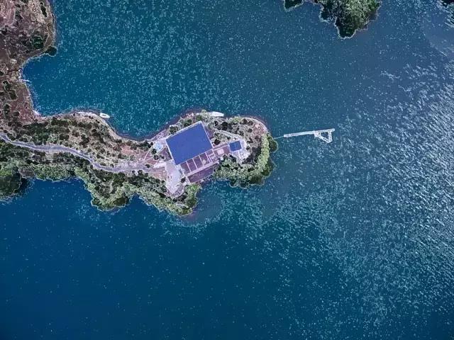 大叔为钓鱼买下一座岛,40岁大叔100块改造房间