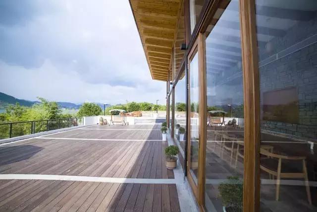 大叔为钓鱼买下一座岛,40岁大叔100块改造房间