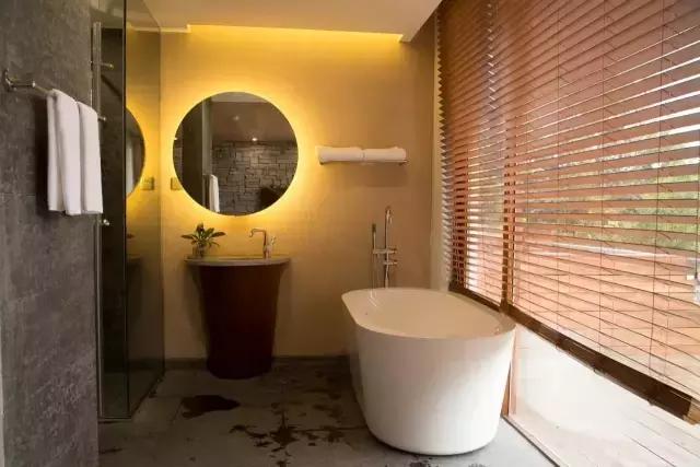 大叔为钓鱼买下一座岛,40岁大叔100块改造房间