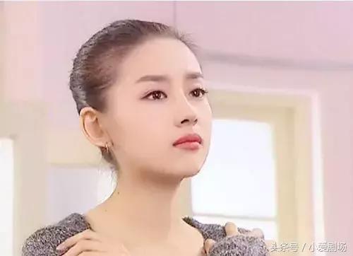 我，杨超越，20岁，身价千万，除了贫穷和美貌一无所有