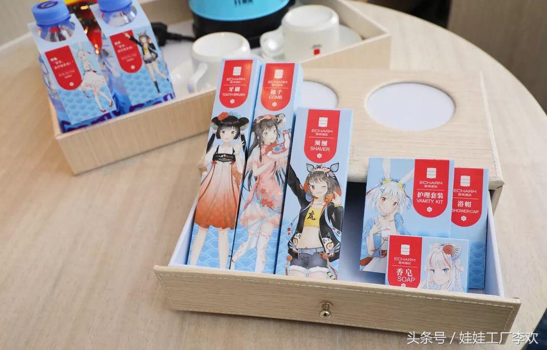 跟踪两位美少女进入酒店……发现了了不得的新天地！