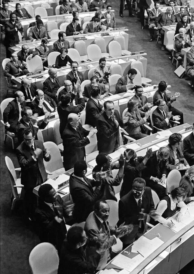 中国席位！“乔的笑”：“震碎了联合国议事大厅的玻璃”