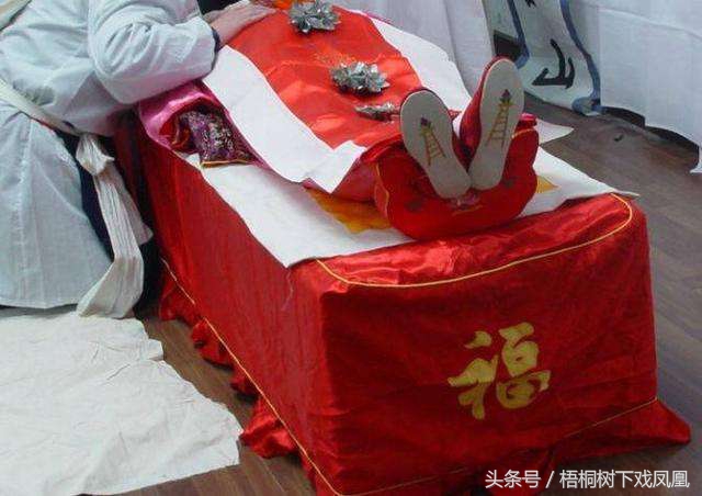 老年人为什么不能穿寿衣,老人快不行了有必要花钱抢救么