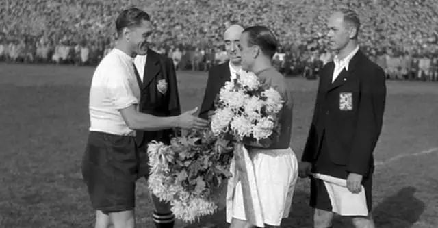 玻尔：丹麦国脚踢进奥运会斩获银牌，跨界当数学家还是菲尔兹主席