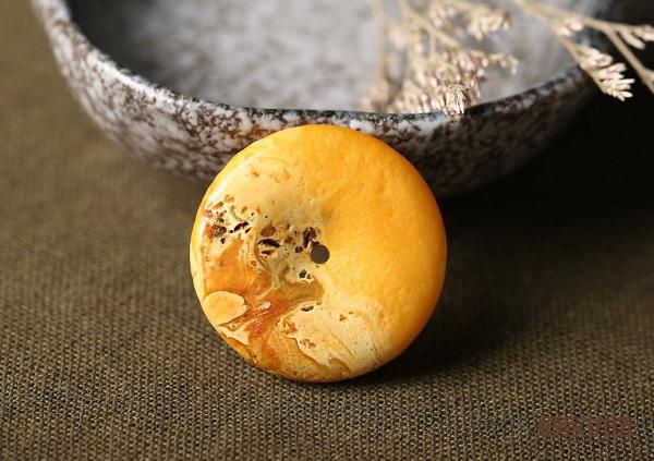 请不要嫌弃,琥珀里面没有气泡很纯净是真的吗