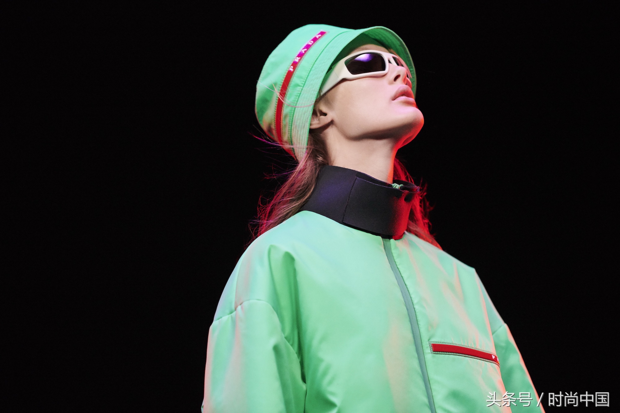 秦舒培助力维密秀,秦舒培秀肌肉