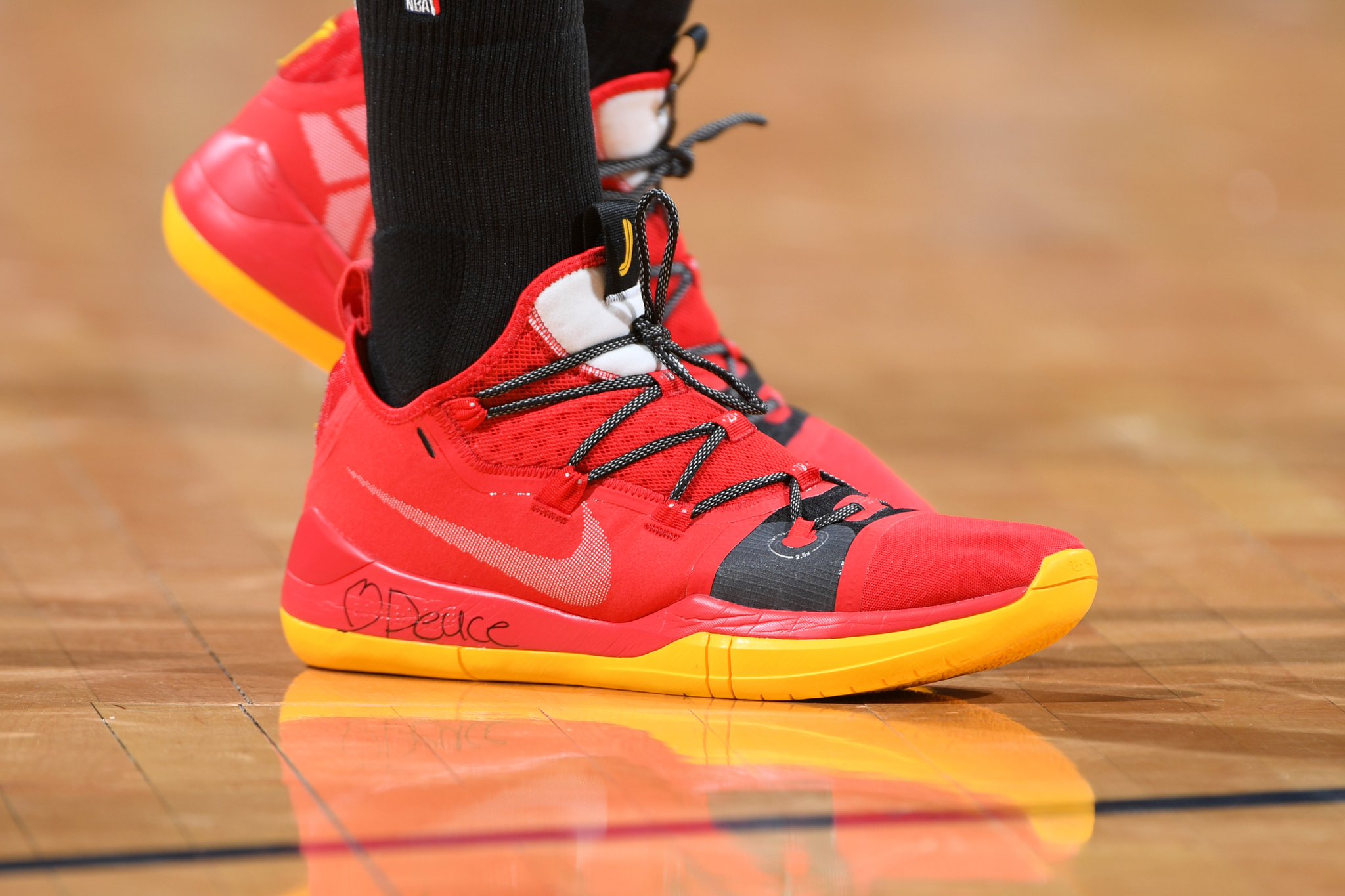 今日nba上脚球鞋欧文,今日nba球鞋上脚精选新浪看点