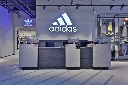 adidas三位高管因欺诈高中篮球运动员被判贪污罪