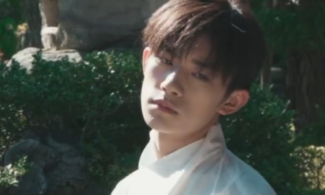 易烊千玺周边编织挂件,易烊千玺门挂件