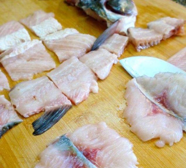 厨师揭秘鱼片上浆技术,厨师长教你清蒸鱼的正确做法