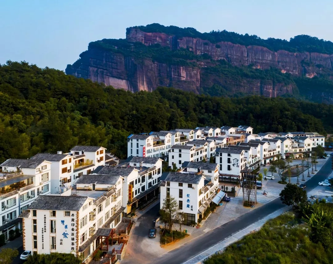 丹霞山顶级住宿攻略,丹霞山景区内住宿多少钱