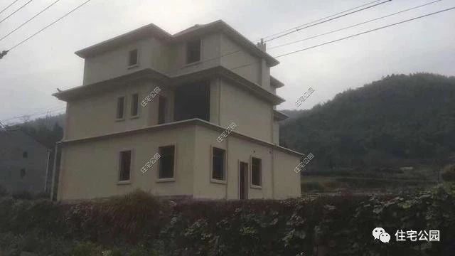 农村自建房三层小别墅真实视频,2022年河南自建房包工280一平贵吗