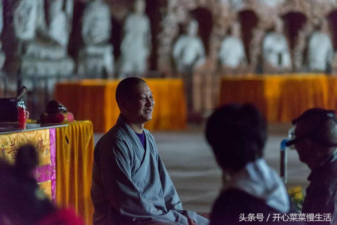 这个寺庙有点怪，只有一个和尚和百名肿瘤病人