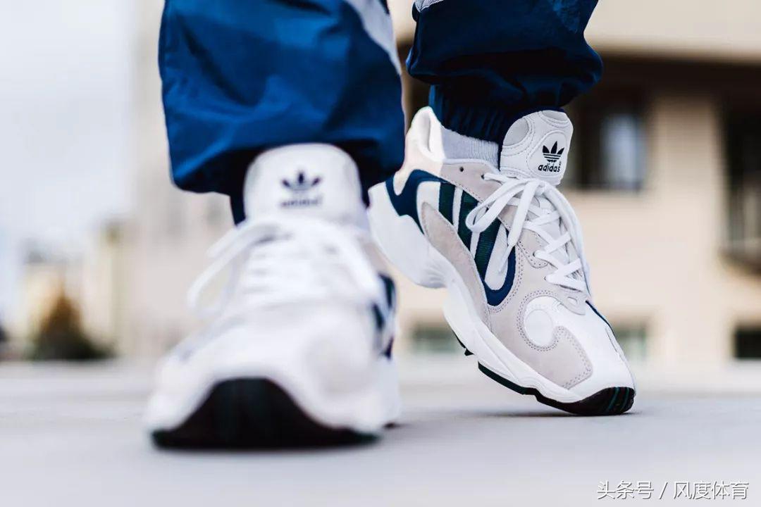 请问家里装扮成一片“蓝色”球鞋海洋，大概需要多少钱？