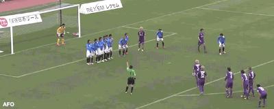 实况足球2021如何踢弧线直塞传球,实况足球手游攻守平衡克制长传