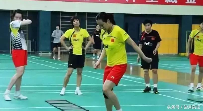 羽毛球短期怎么提高技术,如何快速提高羽毛球水平的方法