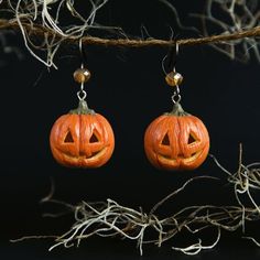 暗黑风格珠宝首饰,充满魔幻风格的珠宝首饰