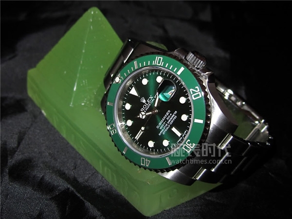 劳力士绿水鬼夜光是什么颜色,劳力士绿水鬼有夜光功能吗