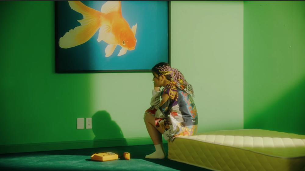 iu李知恩mvyellow,iu李知恩金泰亨mv解说