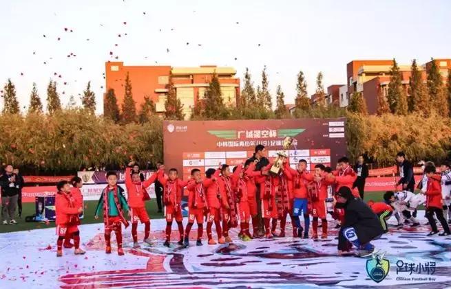 中国足球高光时刻打韩国3-0,扛起足球大旗