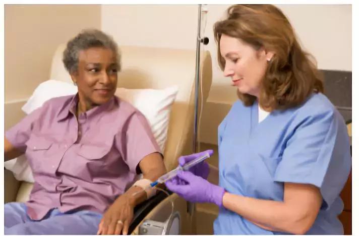 李咏美国看病,主持人李咏是什么癌死的