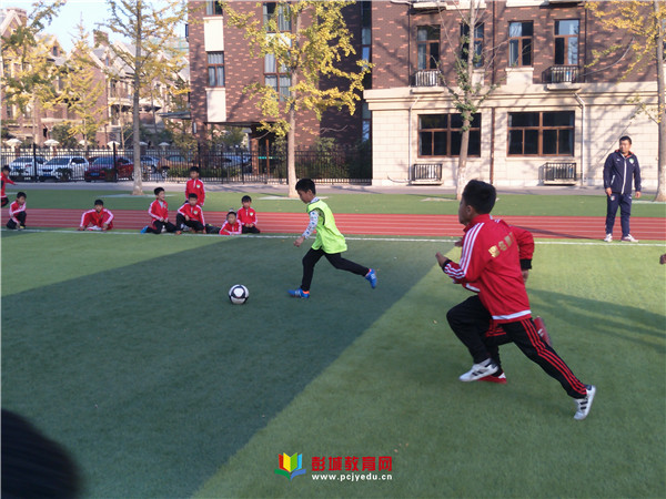 龙市小学vs联丰小学足球比赛,桃花园小学vs中尧路小学足球比赛