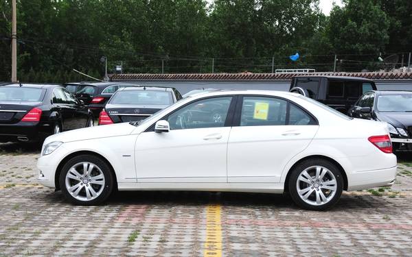 10年13万的奔驰C级和09年9万公里的宝马5系，11万多适合哪台车