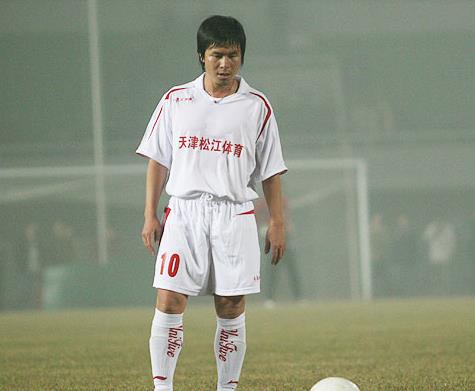 前国足球星彭伟国近况，曾公然招妓被抓获，现是足协官员