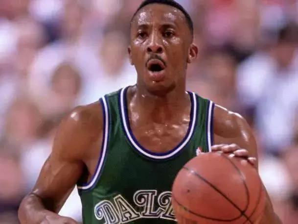 NBA球员关键时刻脑袋短路,JR载入史册,隆多空篮都不上!