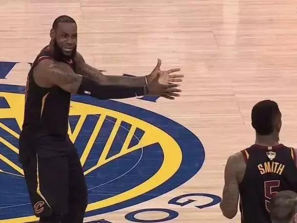 NBA球员关键时刻脑袋短路,JR载入史册,隆多空篮都不上!