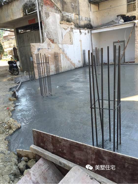 *东王广**先生小户型建别墅，加个复式楼，造价30万堪称村里最美！