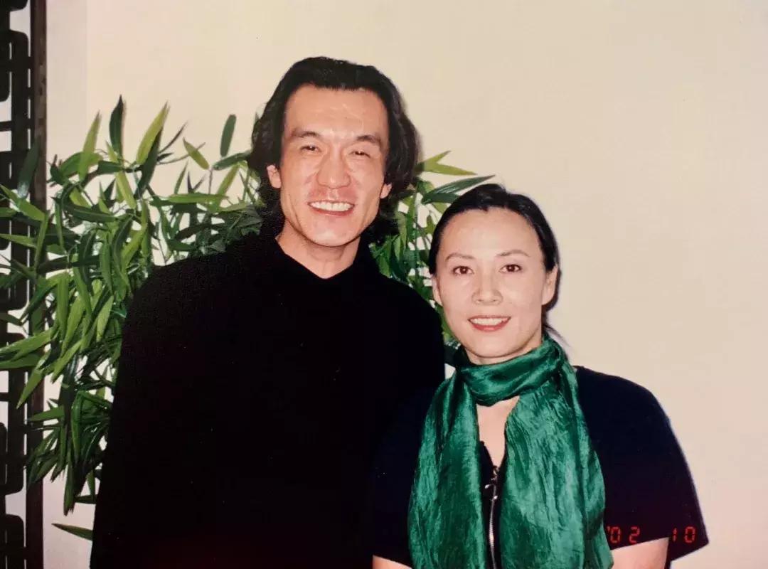 在无锡电视台打地铺，吃中萃面，李咏留在无锡的青春与爱情……