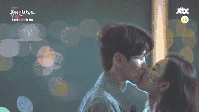 韩剧各种甜度的花式接吻，请问你要半糖还是全糖呢？