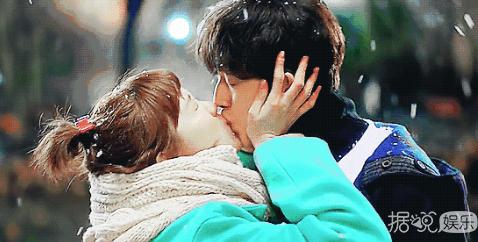 塔台吻，天台吻，红酒吻，这部剧撒糖撒不停