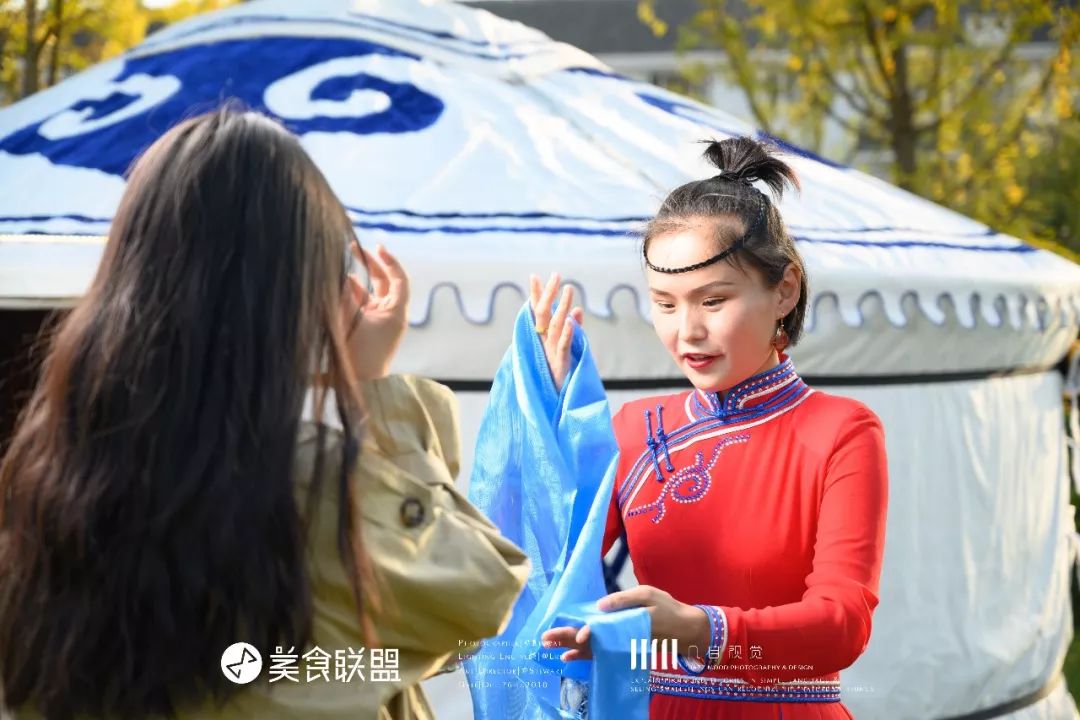 走进蒙古包吃烤羊美食,昆明必吃烤全羊好去处