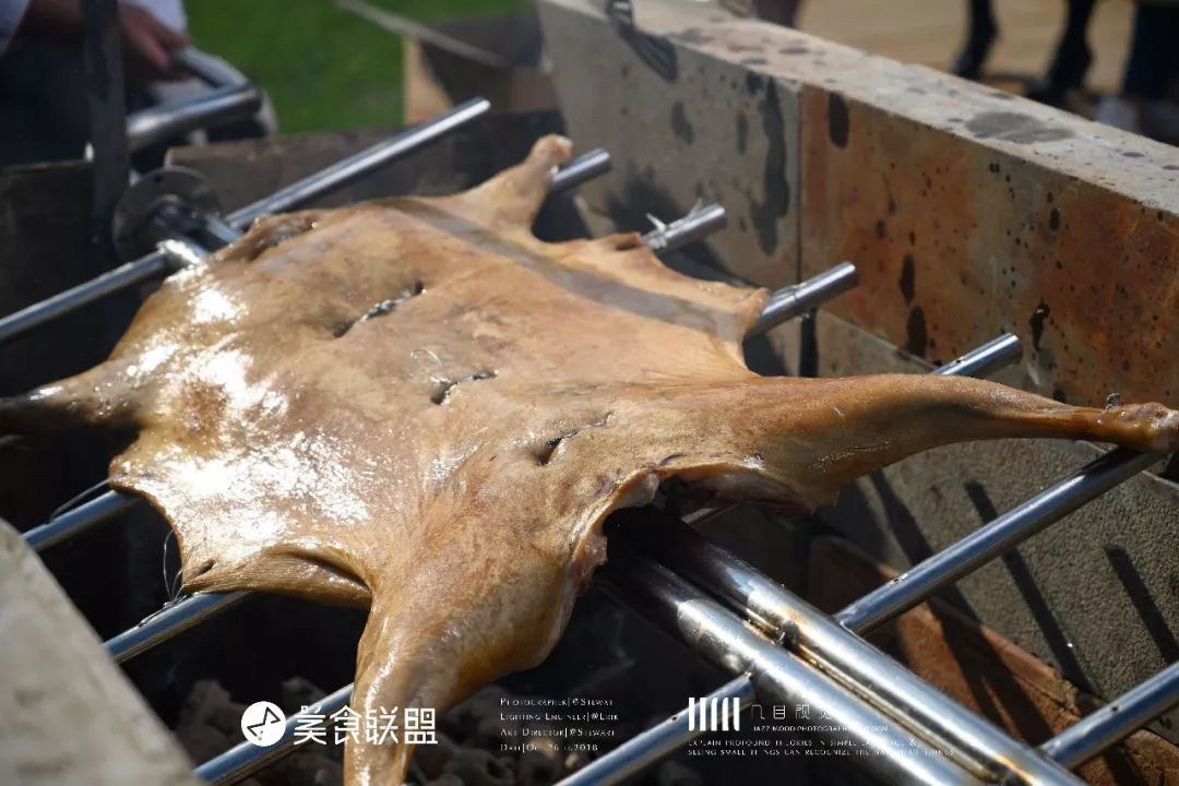 走进蒙古包吃烤羊美食,昆明必吃烤全羊好去处