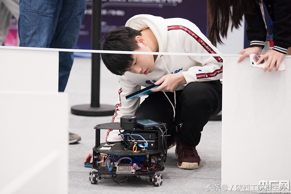 陕西这所大学走出了四个冠军,西安交大对阵清华大学