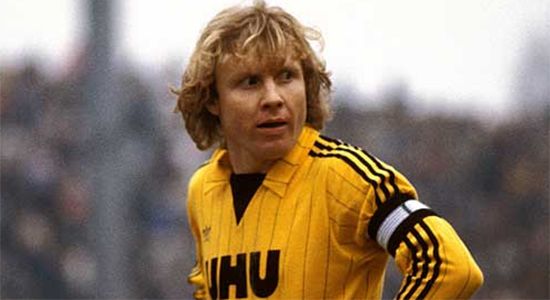 足球运动中的两翼齐飞,足球运动员转行解说