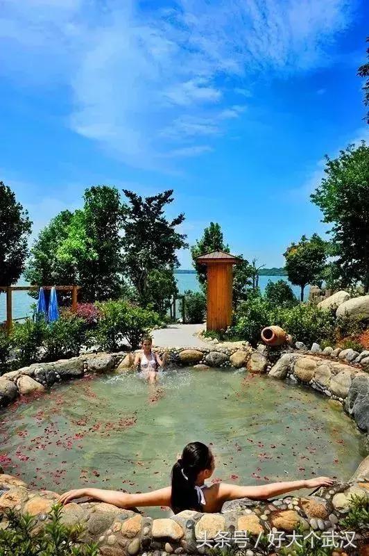 在武汉的几十块钱泡温泉网红景点,温泉泡池网红地点