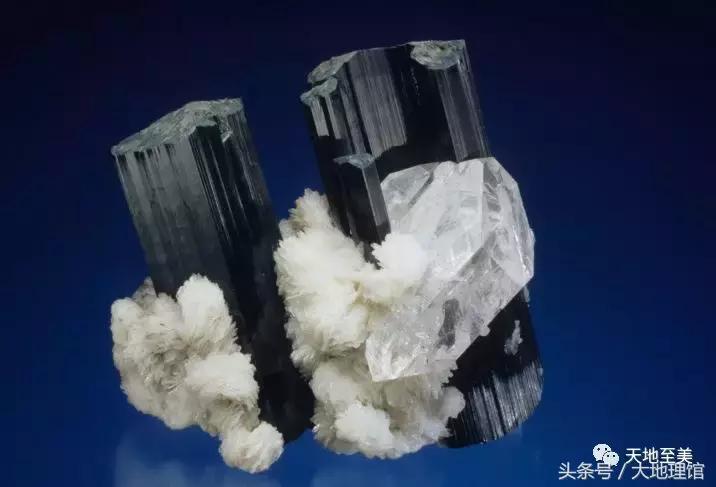 地球上有两个地方是哪里,地球上有多少个国家分别在哪