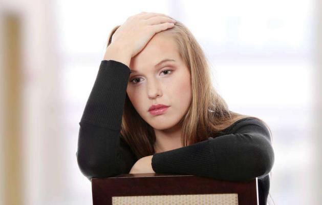 秋冬身上皮肤干燥起皮用什么好,秋冬季节嘴唇干燥起皮怎么办