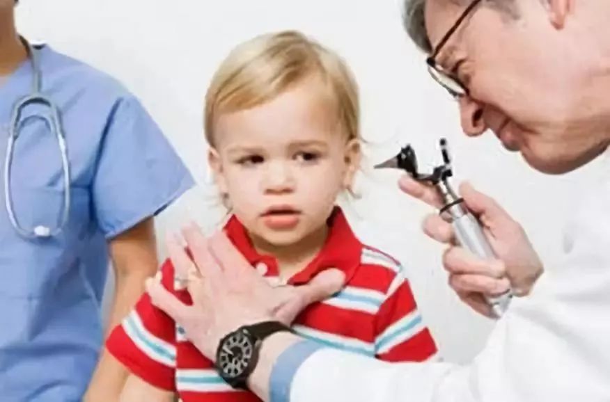 宝宝耳朵脓血直流，差点失聪！这些小动作成元凶，家长不能忽视