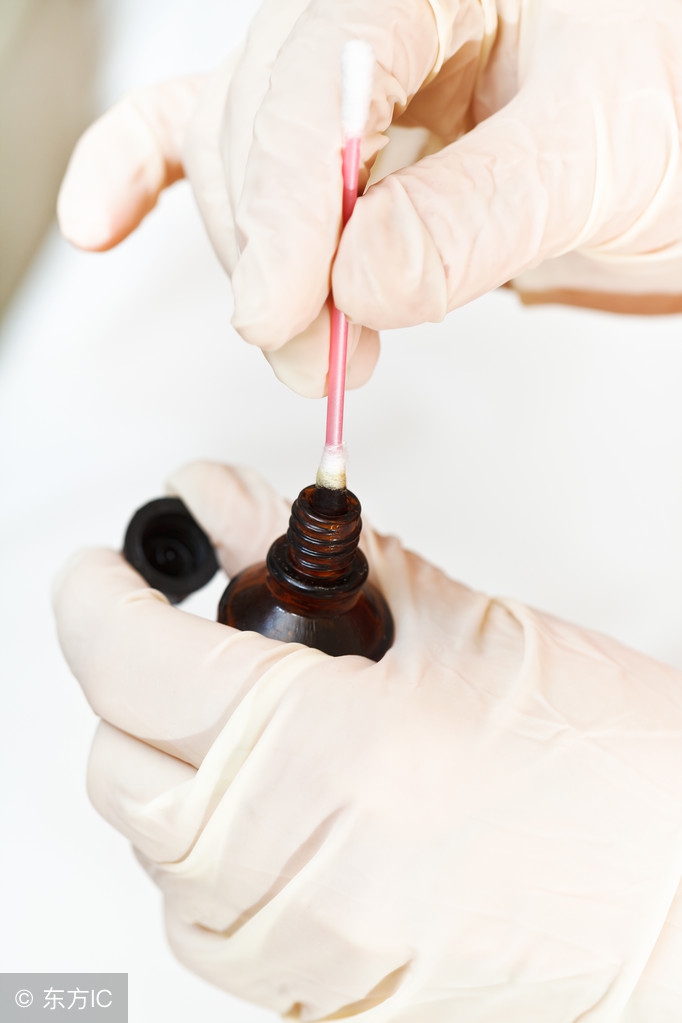 日常伤口消毒用什么?这些有毒的消毒水你还在用吗?
