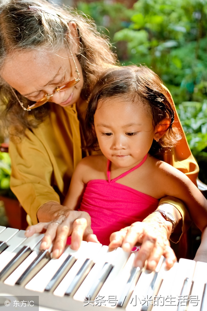 7岁男孩摸女老师胸部被打,说:“我只是想玩玩”