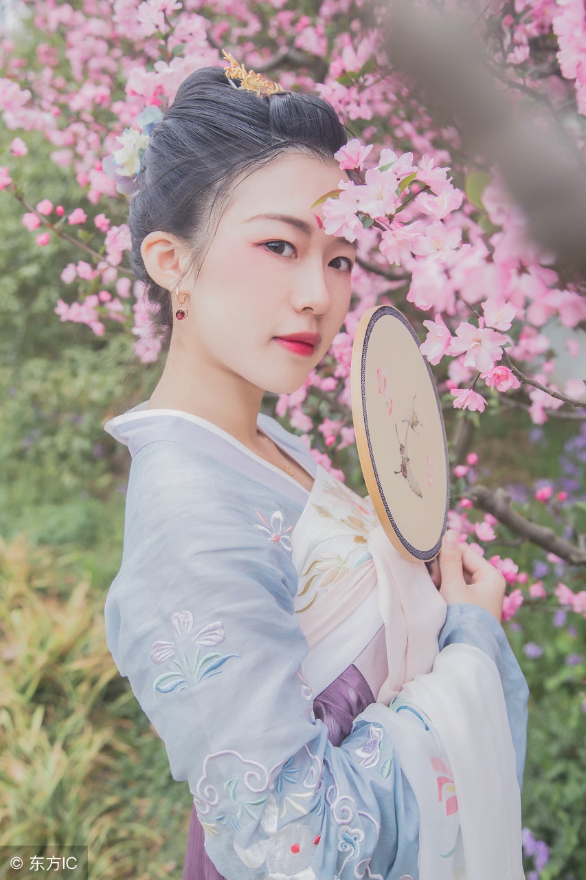 女人应该怎么去形容她漂亮呢？收集了很多词，一起来看看吧！