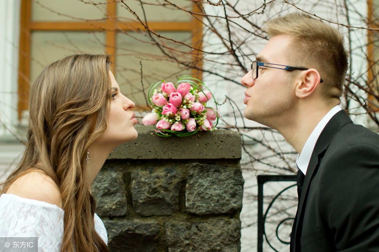 涓轰粈涔堝ザ濂跺彨grandma,鑰佸ザ濂跺彨grandma