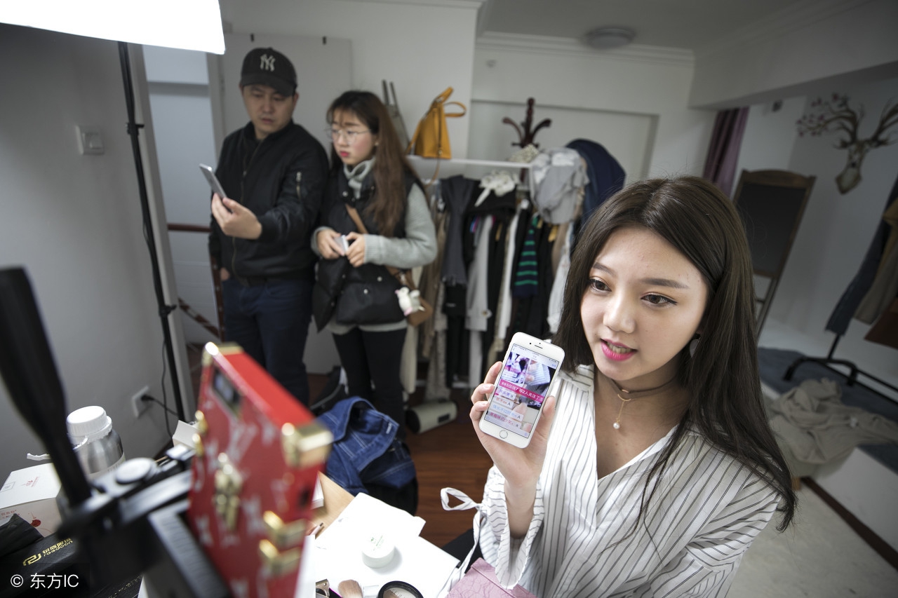 大学消费和社会消费,大学生消费差距有多大